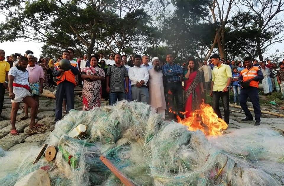 চাঁদপুরে মা ইলিশ রক্ষায় জেলা ও পুলিশ প্রশাসনের যৌথ অভিযান