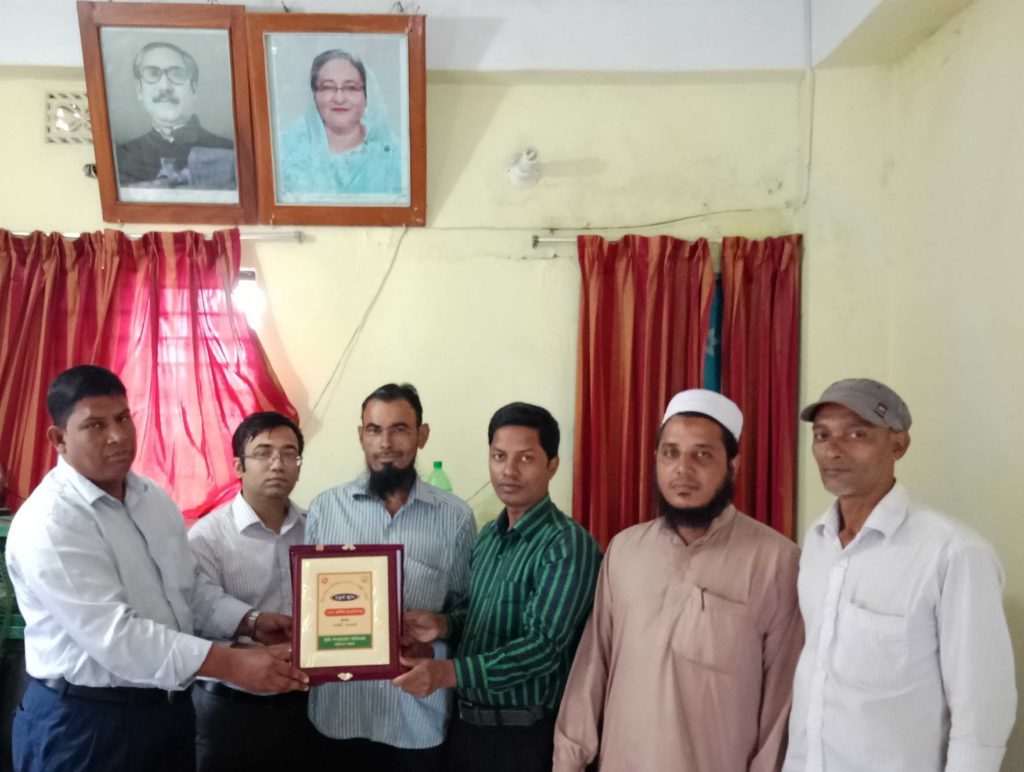 ইঁদুর নিধনে পুরস্কার পেলেন নলছিটির জলিল হাং