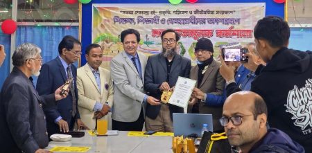 পাখি শিকারীদের সামাজিকভাবে প্রতিহত করার আহবান